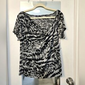 AGB Women's Black and White Abstract Blouse